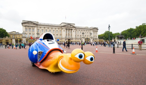Speeding around Buckingham Palace